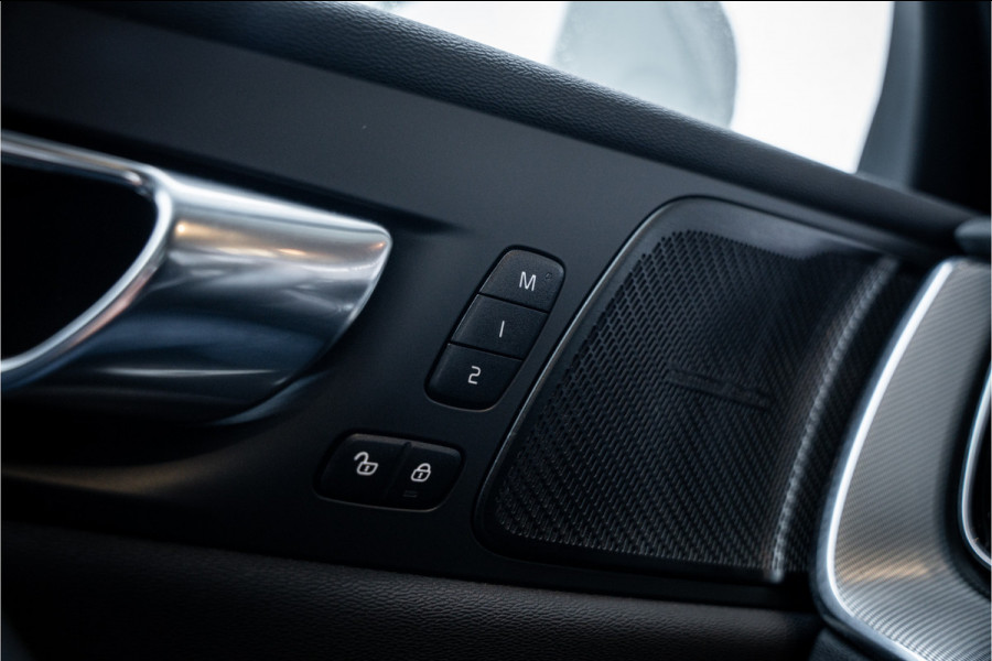 Volvo XC60 2.0 T6 Plug-in hybrid AWD Ultimate Bright - Panorama | H&K | Memory | Pilot Assist | Keyless Volvo XC60 2.0 T6 Plug-in hybrid AWD Ultimate Bright - Panorama | H&K | Memory | Pilot Assist | Keyless