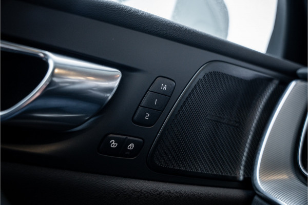 Volvo XC60 2.0 T6 Plug-in hybrid AWD Ultimate Bright - Panorama | H&K | Memory | Pilot Assist | Keyless Volvo XC60 2.0 T6 Plug-in hybrid AWD Ultimate Bright - Panorama | H&K | Memory | Pilot Assist | Keyless