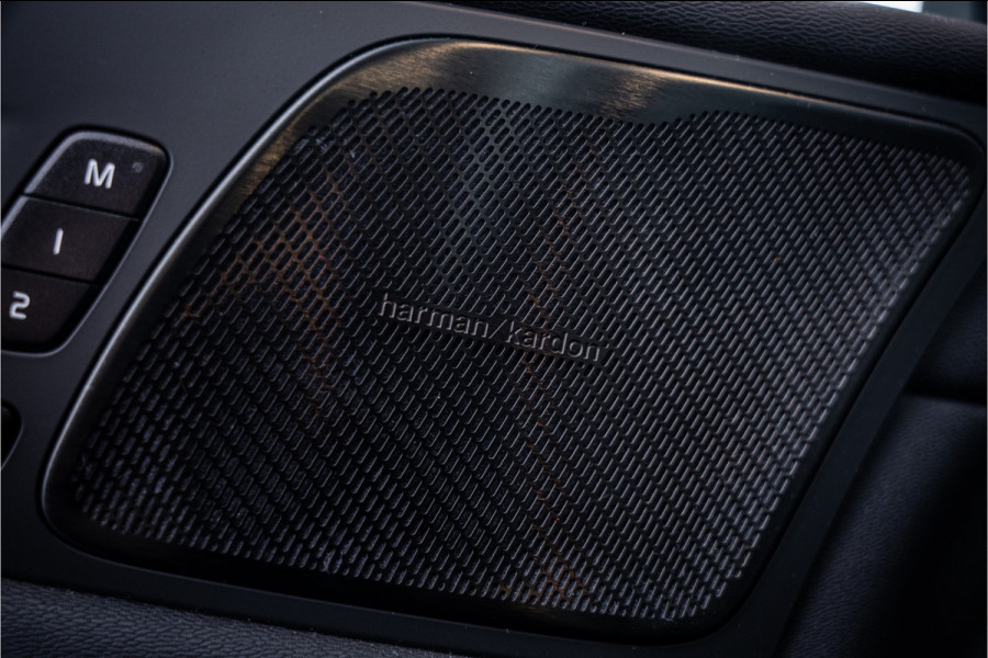 Volvo XC60 2.0 T6 Plug-in hybrid AWD Ultimate Bright - Panorama | H&K | Memory | Pilot Assist | Keyless Volvo XC60 2.0 T6 Plug-in hybrid AWD Ultimate Bright - Panorama | H&K | Memory | Pilot Assist | Keyless