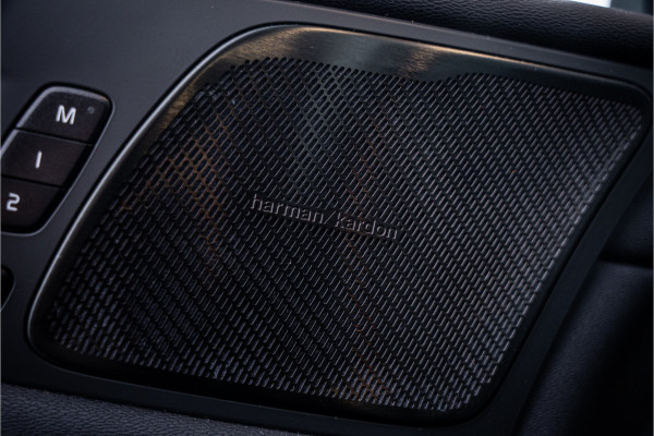 Volvo XC60 2.0 T6 Plug-in hybrid AWD Ultimate Bright - Panorama | H&K | Memory | Pilot Assist | Keyless Volvo XC60 2.0 T6 Plug-in hybrid AWD Ultimate Bright - Panorama | H&K | Memory | Pilot Assist | Keyless