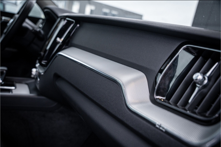 Volvo XC60 2.0 T6 Plug-in hybrid AWD Ultimate Bright - Panorama | H&K | Memory | Pilot Assist | Keyless Volvo XC60 2.0 T6 Plug-in hybrid AWD Ultimate Bright - Panorama | H&K | Memory | Pilot Assist | Keyless