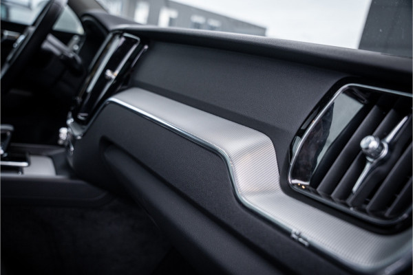 Volvo XC60 2.0 T6 Plug-in hybrid AWD Ultimate Bright - Panorama | H&K | Memory | Pilot Assist | Keyless Volvo XC60 2.0 T6 Plug-in hybrid AWD Ultimate Bright - Panorama | H&K | Memory | Pilot Assist | Keyless