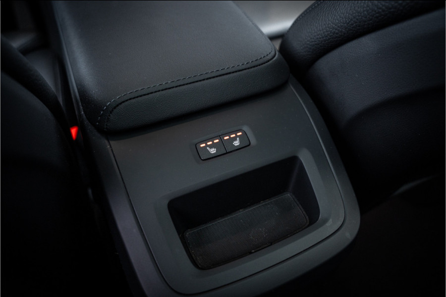 Volvo XC60 2.0 T6 Plug-in hybrid AWD Ultimate Bright - Panorama | H&K | Memory | Pilot Assist | Keyless Volvo XC60 2.0 T6 Plug-in hybrid AWD Ultimate Bright - Panorama | H&K | Memory | Pilot Assist | Keyless