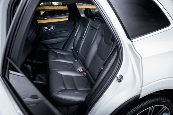 Volvo XC60 2.0 T6 Plug-in hybrid AWD Ultimate Bright - Panorama | H&K | Memory | Pilot Assist | Keyless Volvo XC60 2.0 T6 Plug-in hybrid AWD Ultimate Bright - Panorama | H&K | Memory | Pilot Assist | Keyless