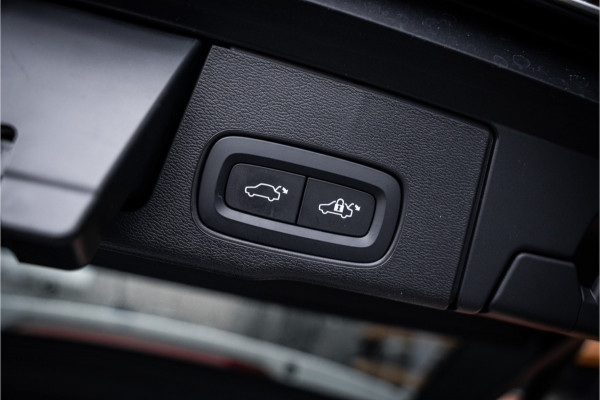 Volvo XC60 2.0 T6 Plug-in hybrid AWD Ultimate Bright - Panorama | H&K | Memory | Pilot Assist | Keyless Volvo XC60 2.0 T6 Plug-in hybrid AWD Ultimate Bright - Panorama | H&K | Memory | Pilot Assist | Keyless