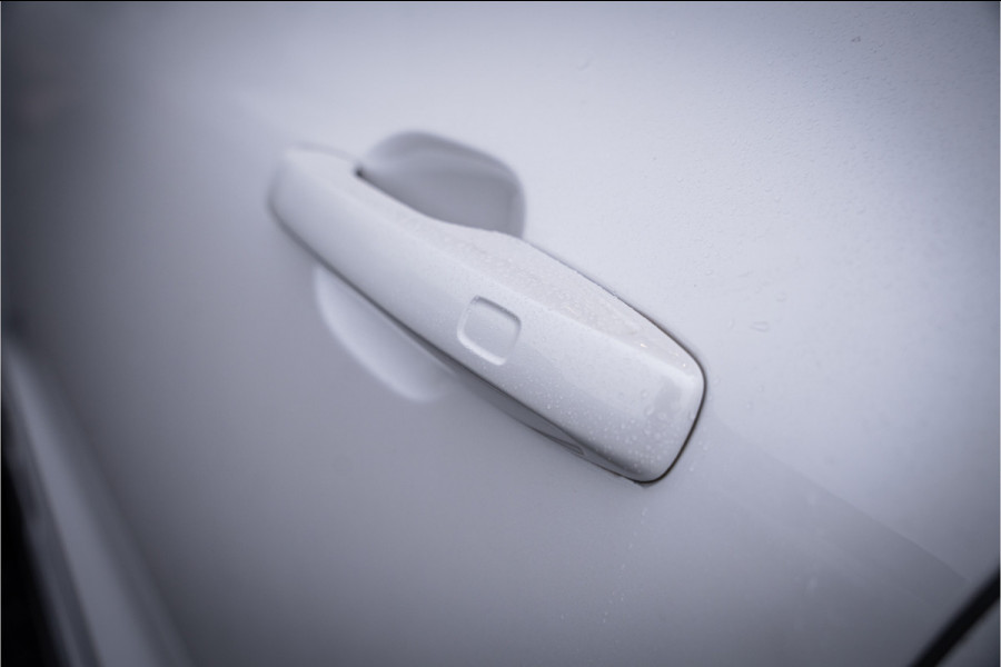 Volvo XC60 2.0 T6 Plug-in hybrid AWD Ultimate Bright - Panorama | H&K | Memory | Pilot Assist | Keyless Volvo XC60 2.0 T6 Plug-in hybrid AWD Ultimate Bright - Panorama | H&K | Memory | Pilot Assist | Keyless