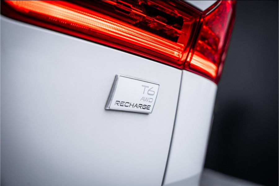Volvo XC60 2.0 T6 Plug-in hybrid AWD Ultimate Bright - Panorama | H&K | Memory | Pilot Assist | Keyless Volvo XC60 2.0 T6 Plug-in hybrid AWD Ultimate Bright - Panorama | H&K | Memory | Pilot Assist | Keyless