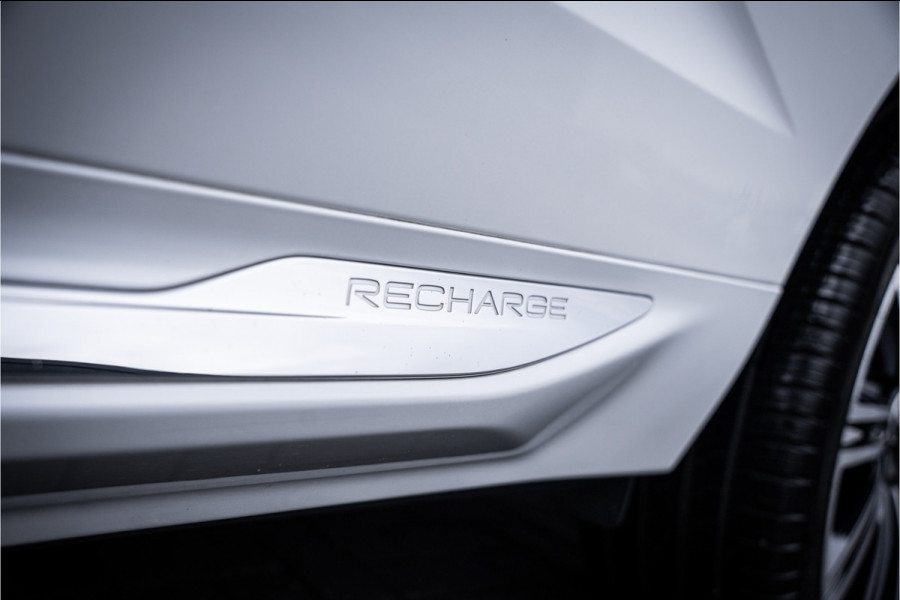 Volvo XC60 2.0 T6 Plug-in hybrid AWD Ultimate Bright - Panorama | H&K | Memory | Pilot Assist | Keyless Volvo XC60 2.0 T6 Plug-in hybrid AWD Ultimate Bright - Panorama | H&K | Memory | Pilot Assist | Keyless