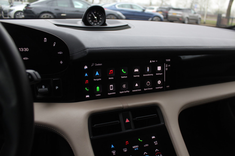 Porsche Taycan Cross Turismo 4 93 kWh / Panoramadak / 360Camera / Luchtvering / 20'' / Bose / Stoelverwarming 4x / Sportchrono / Cruise Control / Warmtepomp Porsche Taycan Cross Turismo 4 93 kWh / Panoramadak / 360Camera / Luchtvering / 20'' / Bose / Stoelverwarming 4x / Sportchrono / Cruise Control / Warmtepomp