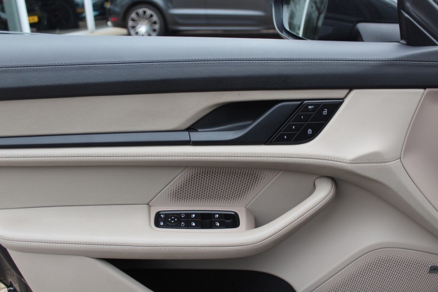 Porsche Taycan Cross Turismo 4 93 kWh / Panoramadak / 360Camera / Luchtvering / 20'' / Bose / Stoelverwarming 4x / Sportchrono / Cruise Control / Warmtepomp Porsche Taycan Cross Turismo 4 93 kWh / Panoramadak / 360Camera / Luchtvering / 20'' / Bose / Stoelverwarming 4x / Sportchrono / Cruise Control / Warmtepomp