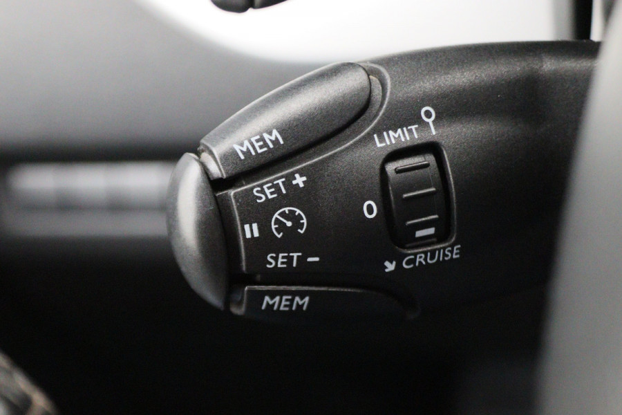 Opel Vivaro 2.0 CDTI L3H1 DC Edition Automaat Camera, Apple Carplay, LED, Trekhaak, Dodehoeksensor, Lane Assist, PDC