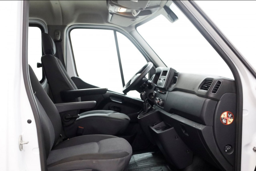 Renault Master T35 2.3 dCi 145pk D.C. Open Laadbak Trekhaak 3500kg 06-2020 Renault Master T35 2.3 dCi 145pk D.C. Open Laadbak Trekhaak 3500kg 06-2020