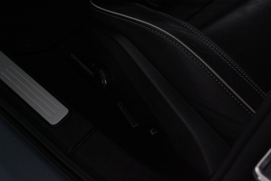 Volvo V60 2.0 B3 Plus Dark > Standkachel/Pano.schuif/Trekhaak/360 camera/Harman Kardon