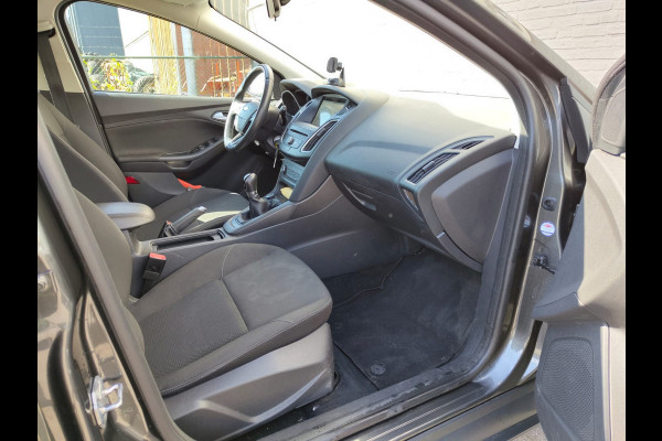 Ford FOCUS Wagon T 101PK Navi Airco Cruise Control Pdc Trekhaak Edition Lmv Carkit