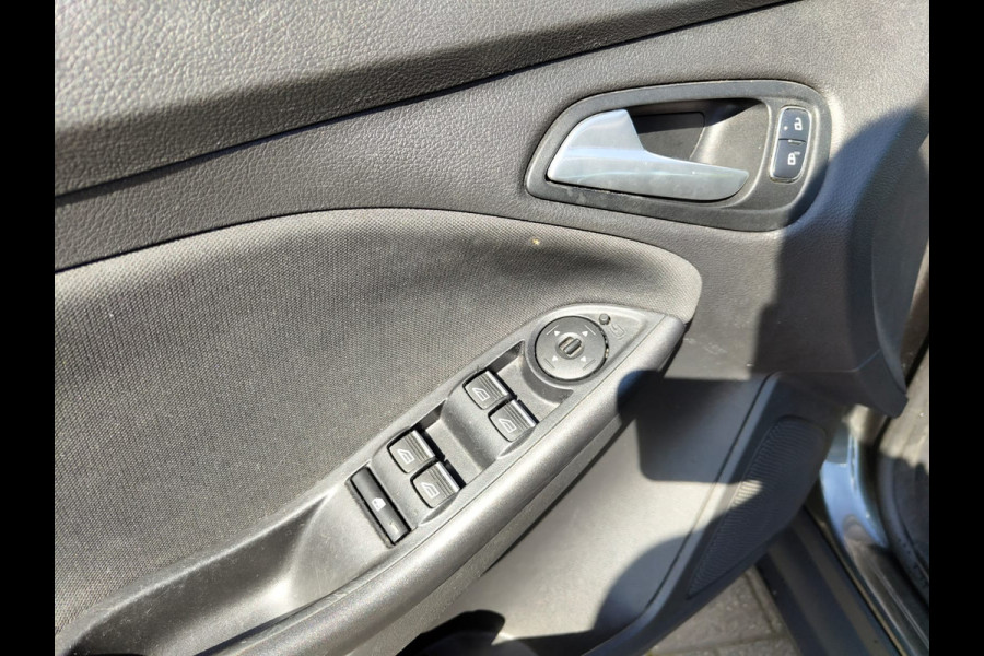 Ford FOCUS Wagon T 101PK Navi Airco Cruise Control Pdc Trekhaak Edition Lmv Carkit