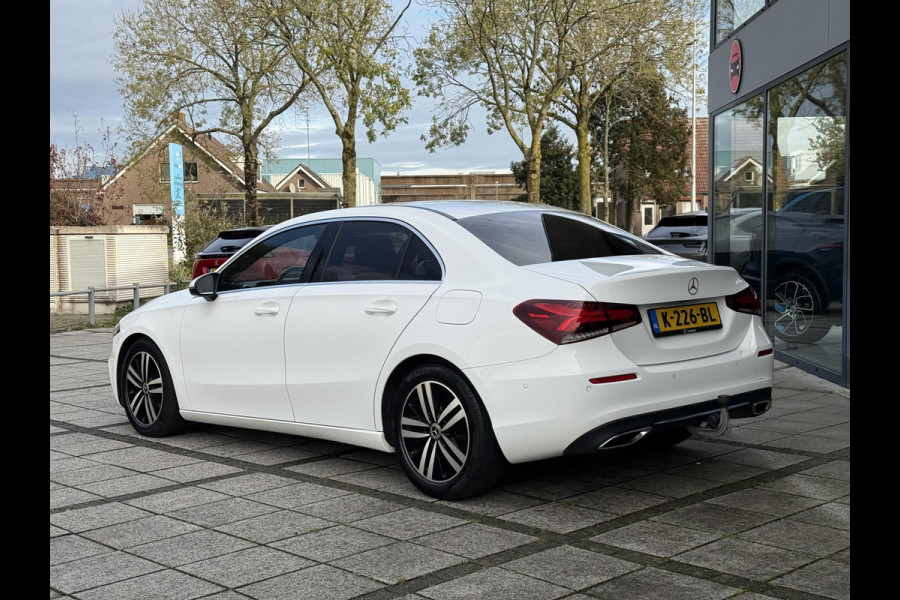 Mercedes-Benz A-Klasse 180 Luxury Line Aut. | Navi | Camera | Trekhaak Mercedes-Benz A-Klasse 180 Luxury Line Aut. | Navi | Camera | Trekhaak