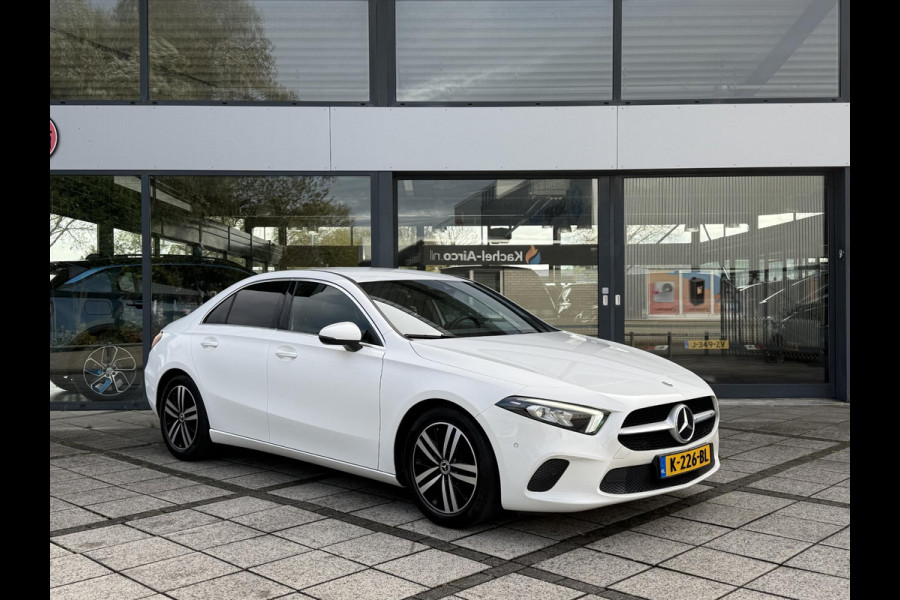 Mercedes-Benz A-Klasse 180 Luxury Line Aut. | Navi | Camera | Trekhaak Mercedes-Benz A-Klasse 180 Luxury Line Aut. | Navi | Camera | Trekhaak