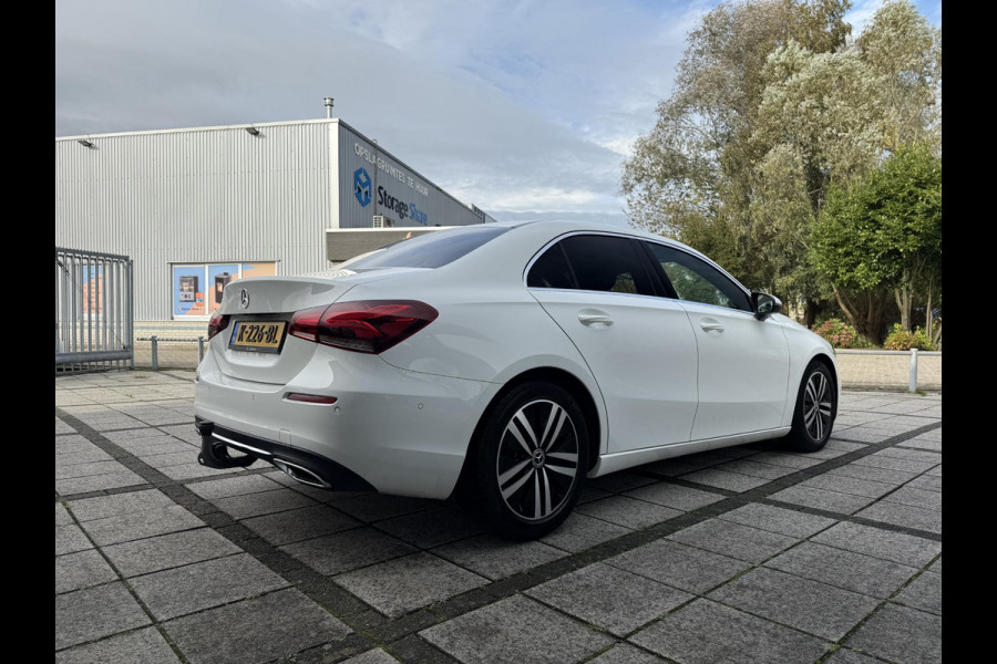 Mercedes-Benz A-Klasse 180 Luxury Line Aut. | Navi | Camera | Trekhaak Mercedes-Benz A-Klasse 180 Luxury Line Aut. | Navi | Camera | Trekhaak