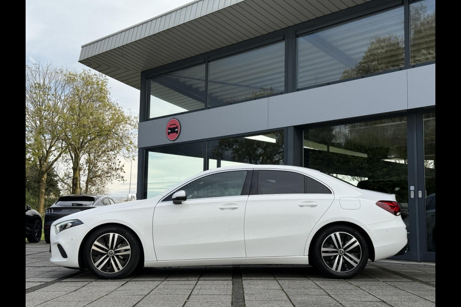 Mercedes-Benz A-Klasse 180 Luxury Line Aut. | Navi | Camera | Trekhaak Mercedes-Benz A-Klasse 180 Luxury Line Aut. | Navi | Camera | Trekhaak