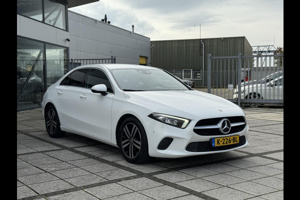 Mercedes-Benz A-Klasse 180 Luxury Line Aut. | Navi | Camera | Trekhaak Mercedes-Benz A-Klasse 180 Luxury Line Aut. | Navi | Camera | Trekhaak