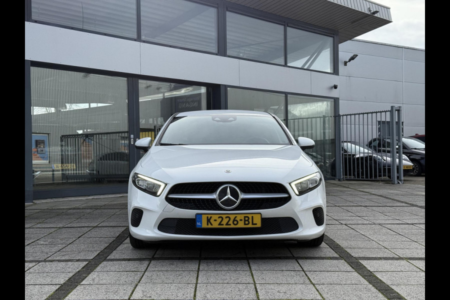 Mercedes-Benz A-Klasse 180 Luxury Line Aut. | Navi | Camera | Trekhaak Mercedes-Benz A-Klasse 180 Luxury Line Aut. | Navi | Camera | Trekhaak