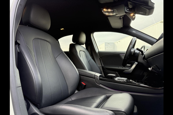 Mercedes-Benz A-Klasse 180 Luxury Line Aut. | Navi | Camera | Trekhaak Mercedes-Benz A-Klasse 180 Luxury Line Aut. | Navi | Camera | Trekhaak