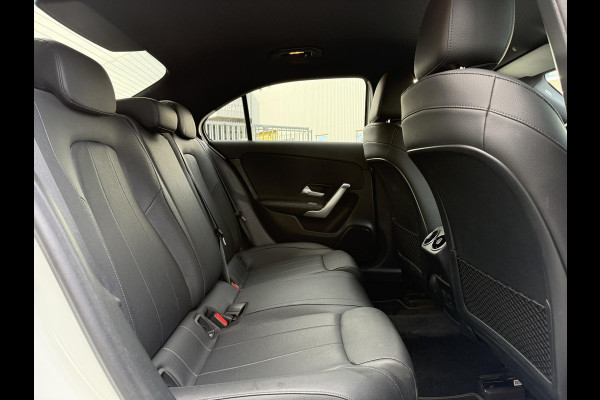 Mercedes-Benz A-Klasse 180 Luxury Line Aut. | Navi | Camera | Trekhaak Mercedes-Benz A-Klasse 180 Luxury Line Aut. | Navi | Camera | Trekhaak