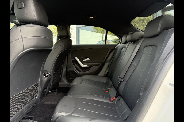 Mercedes-Benz A-Klasse 180 Luxury Line Aut. | Navi | Camera | Trekhaak Mercedes-Benz A-Klasse 180 Luxury Line Aut. | Navi | Camera | Trekhaak