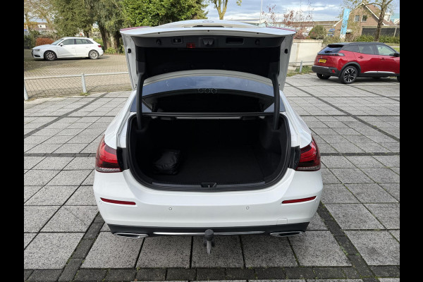 Mercedes-Benz A-Klasse 180 Luxury Line Aut. | Navi | Camera | Trekhaak Mercedes-Benz A-Klasse 180 Luxury Line Aut. | Navi | Camera | Trekhaak