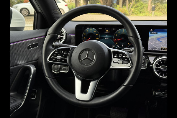 Mercedes-Benz A-Klasse 180 Luxury Line Aut. | Navi | Camera | Trekhaak Mercedes-Benz A-Klasse 180 Luxury Line Aut. | Navi | Camera | Trekhaak