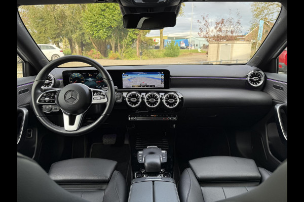 Mercedes-Benz A-Klasse 180 Luxury Line Aut. | Navi | Camera | Trekhaak Mercedes-Benz A-Klasse 180 Luxury Line Aut. | Navi | Camera | Trekhaak