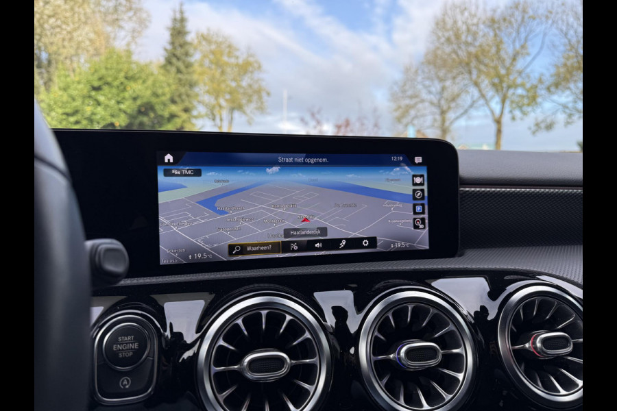 Mercedes-Benz A-Klasse 180 Luxury Line Aut. | Navi | Camera | Trekhaak Mercedes-Benz A-Klasse 180 Luxury Line Aut. | Navi | Camera | Trekhaak