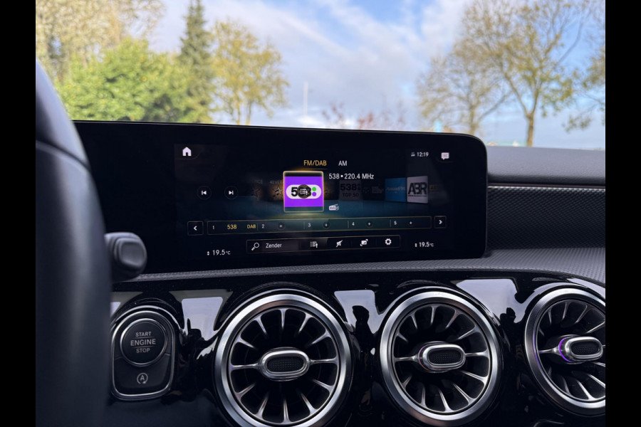 Mercedes-Benz A-Klasse 180 Luxury Line Aut. | Navi | Camera | Trekhaak Mercedes-Benz A-Klasse 180 Luxury Line Aut. | Navi | Camera | Trekhaak