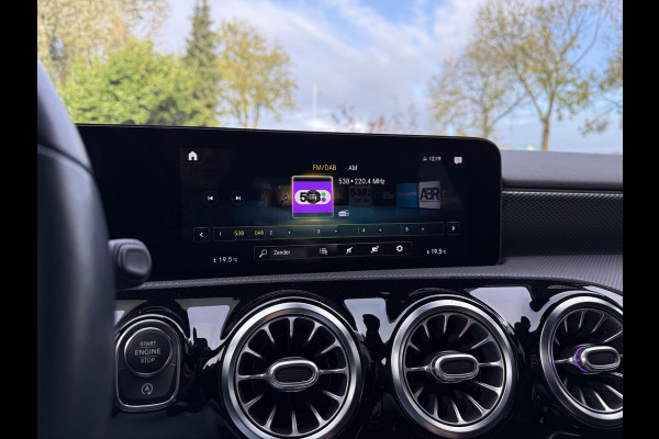 Mercedes-Benz A-Klasse 180 Luxury Line Aut. | Navi | Camera | Trekhaak Mercedes-Benz A-Klasse 180 Luxury Line Aut. | Navi | Camera | Trekhaak