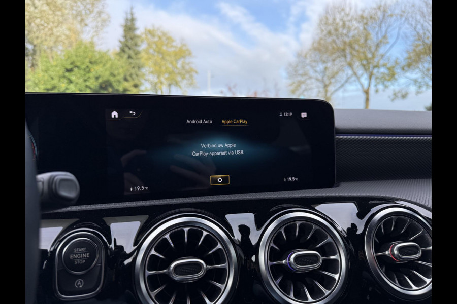 Mercedes-Benz A-Klasse 180 Luxury Line Aut. | Navi | Camera | Trekhaak Mercedes-Benz A-Klasse 180 Luxury Line Aut. | Navi | Camera | Trekhaak