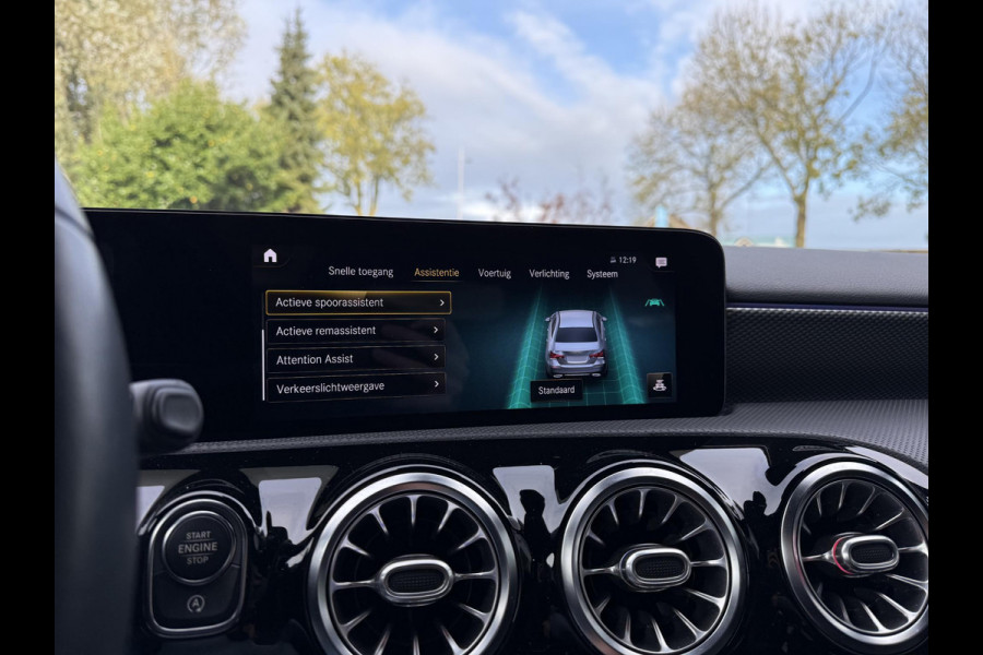 Mercedes-Benz A-Klasse 180 Luxury Line Aut. | Navi | Camera | Trekhaak Mercedes-Benz A-Klasse 180 Luxury Line Aut. | Navi | Camera | Trekhaak