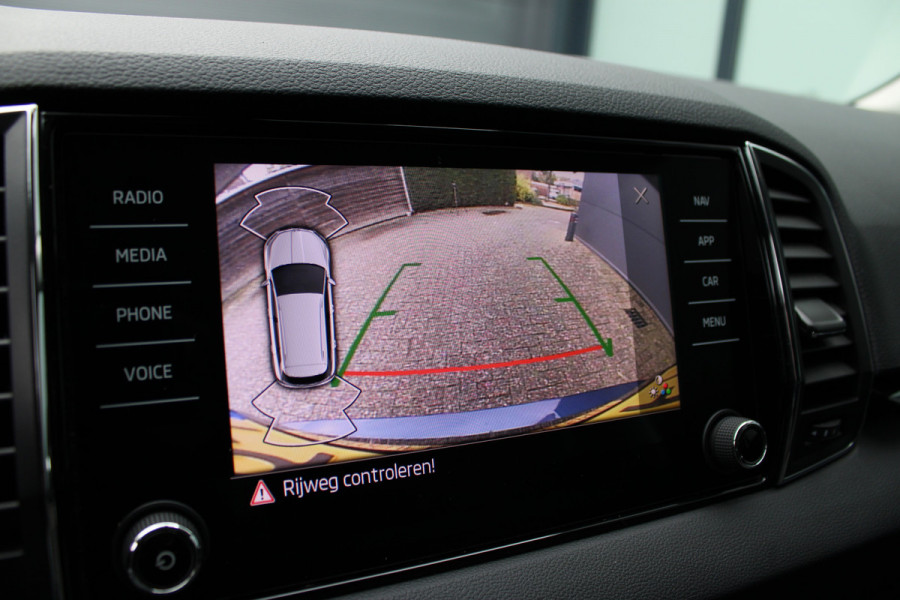 Škoda Karoq 1.5 TSI ACT Business Edition Plus | Trekhaak | Winterpack | Camera | Navigatie | Adaptive cruise control Škoda Karoq 1.5 TSI ACT Business Edition Plus | Trekhaak | Winterpack | Camera | Navigatie | Adaptive cruise control