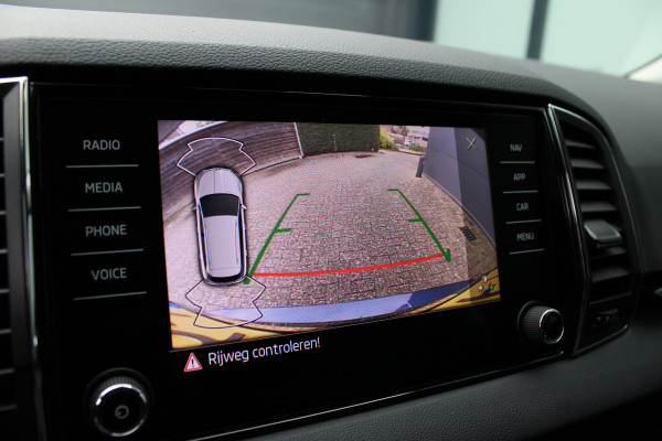 Škoda Karoq 1.5 TSI ACT Business Edition Plus | Trekhaak | Winterpack | Camera | Navigatie | Adaptive cruise control Škoda Karoq 1.5 TSI ACT Business Edition Plus | Trekhaak | Winterpack | Camera | Navigatie | Adaptive cruise control