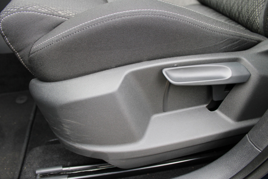 Škoda Karoq 1.5 TSI ACT Business Edition Plus | Trekhaak | Winterpack | Camera | Navigatie | Adaptive cruise control Škoda Karoq 1.5 TSI ACT Business Edition Plus | Trekhaak | Winterpack | Camera | Navigatie | Adaptive cruise control