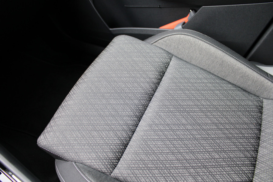 Škoda Karoq 1.5 TSI ACT Business Edition Plus | Trekhaak | Winterpack | Camera | Navigatie | Adaptive cruise control Škoda Karoq 1.5 TSI ACT Business Edition Plus | Trekhaak | Winterpack | Camera | Navigatie | Adaptive cruise control