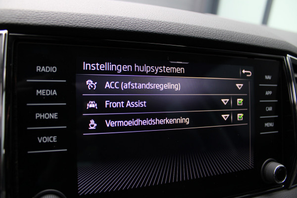 Škoda Karoq 1.5 TSI ACT Business Edition Plus | Trekhaak | Winterpack | Camera | Navigatie | Adaptive cruise control Škoda Karoq 1.5 TSI ACT Business Edition Plus | Trekhaak | Winterpack | Camera | Navigatie | Adaptive cruise control