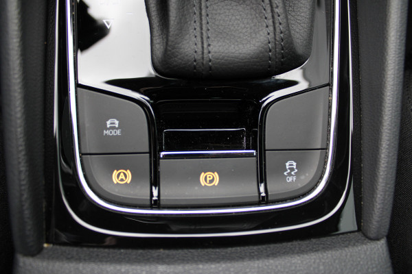 Škoda Karoq 1.5 TSI ACT Business Edition Plus | Trekhaak | Winterpack | Camera | Navigatie | Adaptive cruise control Škoda Karoq 1.5 TSI ACT Business Edition Plus | Trekhaak | Winterpack | Camera | Navigatie | Adaptive cruise control