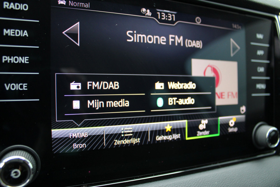 Škoda Karoq 1.5 TSI ACT Business Edition Plus | Trekhaak | Winterpack | Camera | Navigatie | Adaptive cruise control Škoda Karoq 1.5 TSI ACT Business Edition Plus | Trekhaak | Winterpack | Camera | Navigatie | Adaptive cruise control