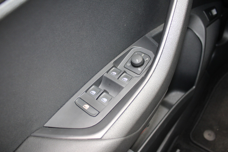 Škoda Karoq 1.5 TSI ACT Business Edition Plus | Trekhaak | Winterpack | Camera | Navigatie | Adaptive cruise control Škoda Karoq 1.5 TSI ACT Business Edition Plus | Trekhaak | Winterpack | Camera | Navigatie | Adaptive cruise control