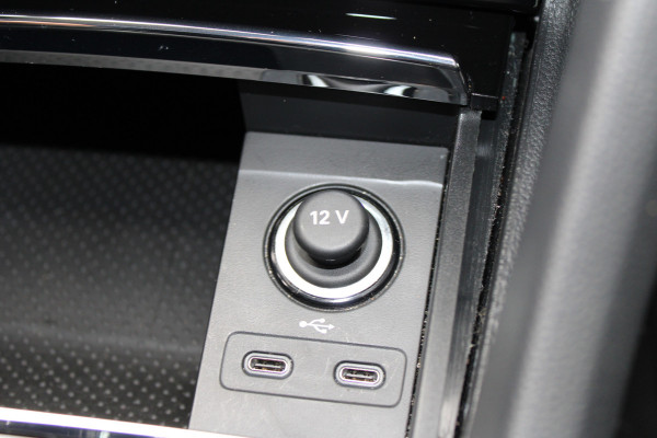 Škoda Karoq 1.5 TSI ACT Business Edition Plus | Trekhaak | Winterpack | Camera | Navigatie | Adaptive cruise control Škoda Karoq 1.5 TSI ACT Business Edition Plus | Trekhaak | Winterpack | Camera | Navigatie | Adaptive cruise control