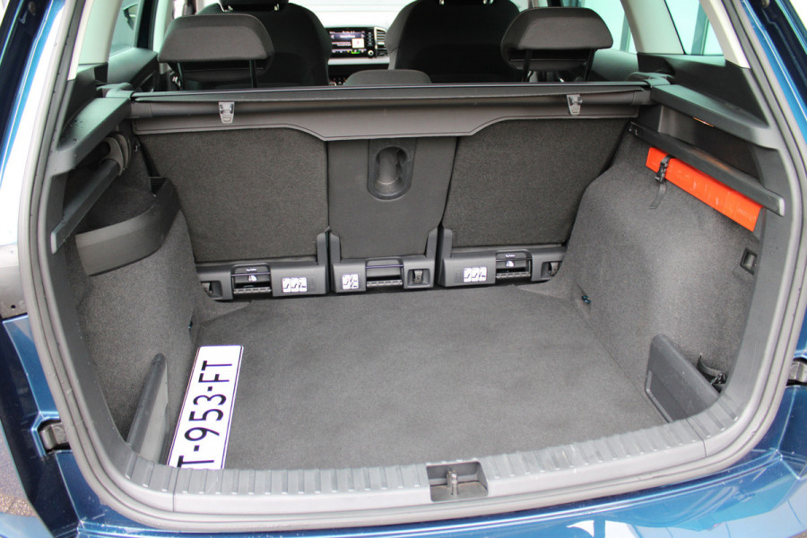 Škoda Karoq 1.5 TSI ACT Business Edition Plus | Trekhaak | Winterpack | Camera | Navigatie | Adaptive cruise control Škoda Karoq 1.5 TSI ACT Business Edition Plus | Trekhaak | Winterpack | Camera | Navigatie | Adaptive cruise control