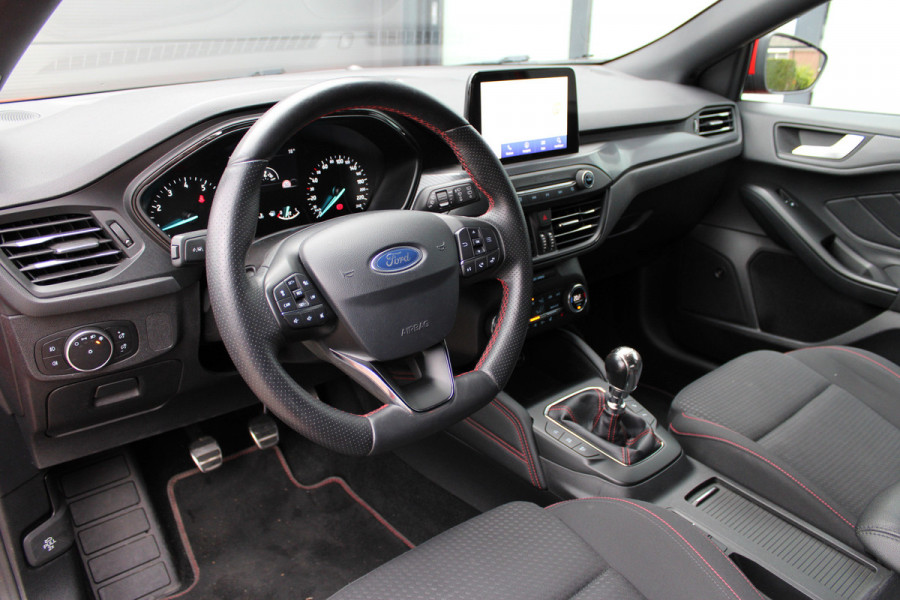 Ford Focus 1.0 EcoBoost ST Line Business | B&O | Winterpack | Navigatie | Afn. Trekhaak | Camera Ford Focus 1.0 EcoBoost ST Line Business | B&O | Winterpack | Navigatie | Afn. Trekhaak | Camera