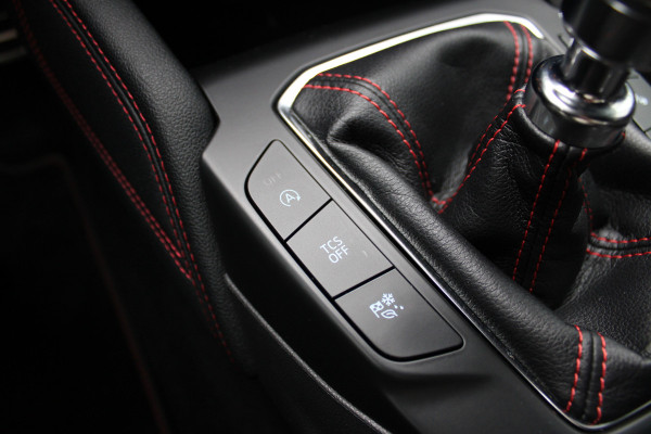 Ford Focus 1.0 EcoBoost ST Line Business | B&O | Winterpack | Navigatie | Afn. Trekhaak | Camera Ford Focus 1.0 EcoBoost ST Line Business | B&O | Winterpack | Navigatie | Afn. Trekhaak | Camera