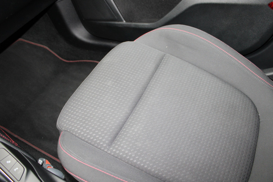 Ford Focus 1.0 EcoBoost ST Line Business | B&O | Winterpack | Navigatie | Afn. Trekhaak | Camera Ford Focus 1.0 EcoBoost ST Line Business | B&O | Winterpack | Navigatie | Afn. Trekhaak | Camera