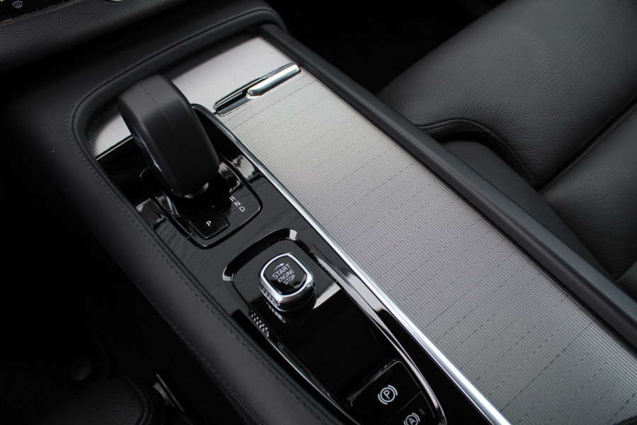 Volvo XC90 2.0 T8 Recharge AWD Plus Bright | Panoramadak | Trekhaak | 360 Camera | H/K Volvo XC90 2.0 T8 Recharge AWD Plus Bright | Panoramadak | Trekhaak | 360 Camera | H/K